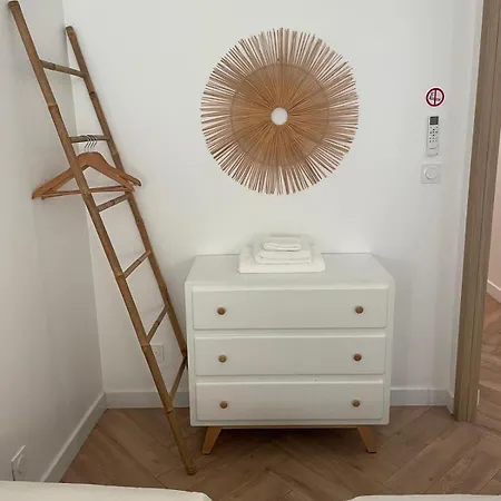 Recently Renovated In Quiet Area In Heart Of Old Apartment *