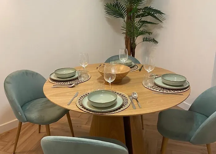 Recently Renovated In Quiet Area In Heart Of Old Апартаменты *