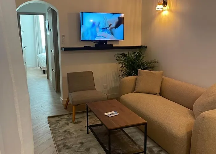 Апартаменты Recently Renovated In Quiet Area In Heart Of Old *